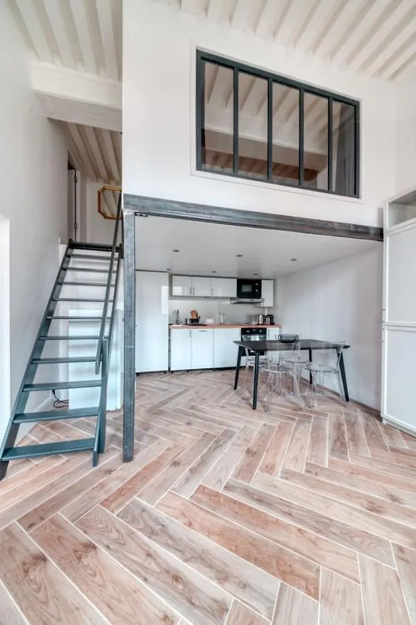 Le Pouteau Authentic Charm 2-Bedroom Apartment In Croix Rousse Lyon 0*,  Frankrig