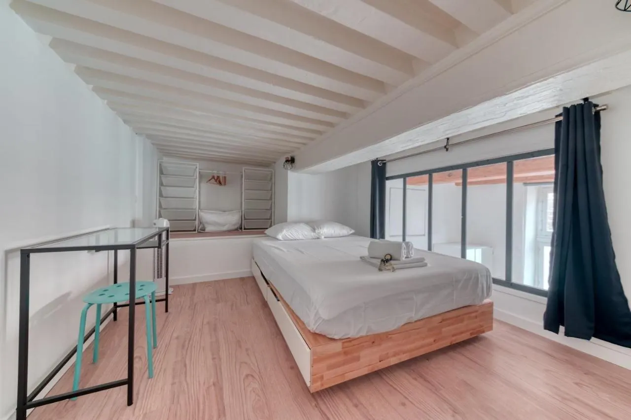 Le Pouteau Authentic Charm 2-Bedroom Apartment In Croix Rousse Lyon