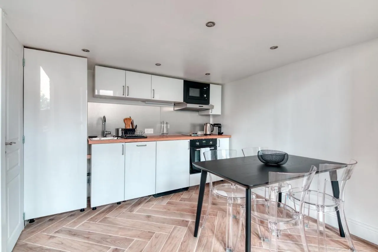 Le Pouteau Authentic Charm 2-Bedroom Apartment In Croix Rousse Lyon